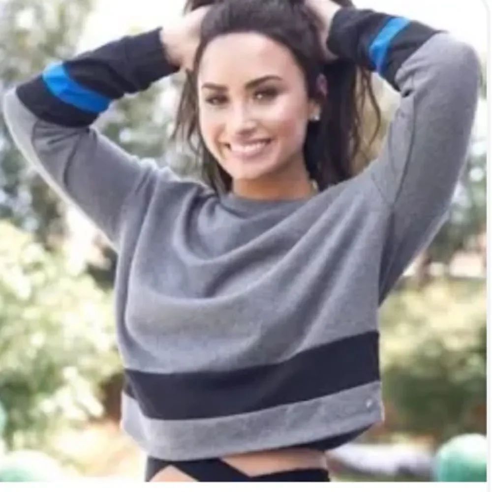 Fabletics Demi Lovato athletic cropped gray striped S sweatshirt